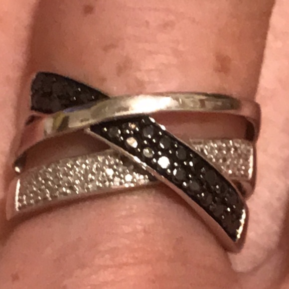 ❌❌❌SOLD❌❌❌BLACK AND WHITE DIAMOND CRISSCROSS BAND - Picture 7 of 7